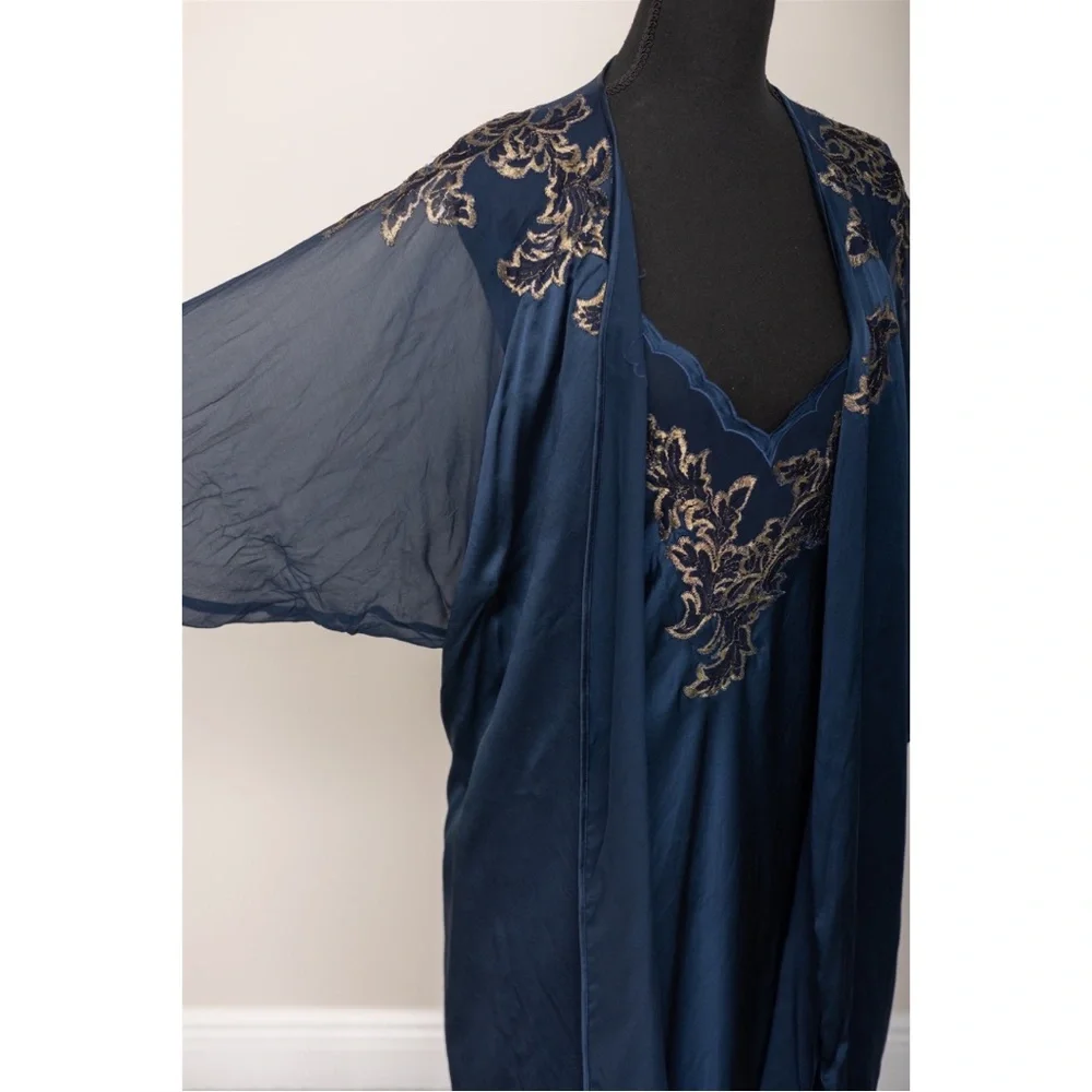 80s Natori Dark Blue and Gold Embrodiered Vintage Nightgown and Robe Size M-L - Picture 8 of 8